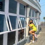 Charu Asopa Instagram - Catching some rays, some waves and some favs. ❤️ Pizza By The Way, Marine Drive