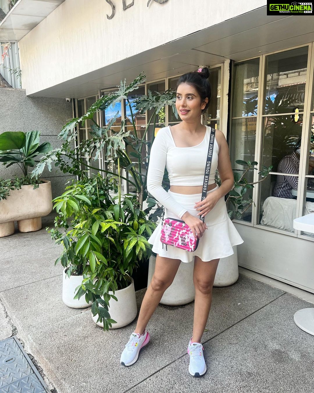Charu Asopa Instagram - White brings out my inner fairy.😉🧚♀️ Bandra West