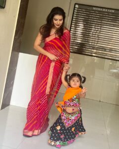Charu Asopa Instagram - Seeking blessings from Maa Durga. #ashtamipuja 🙏❤️🧿