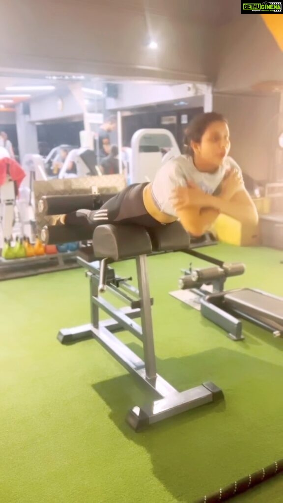 Charu Asopa Instagram - Gym shim karle ve 😅 Superb workout @nileshjoshi8154 🙏😅