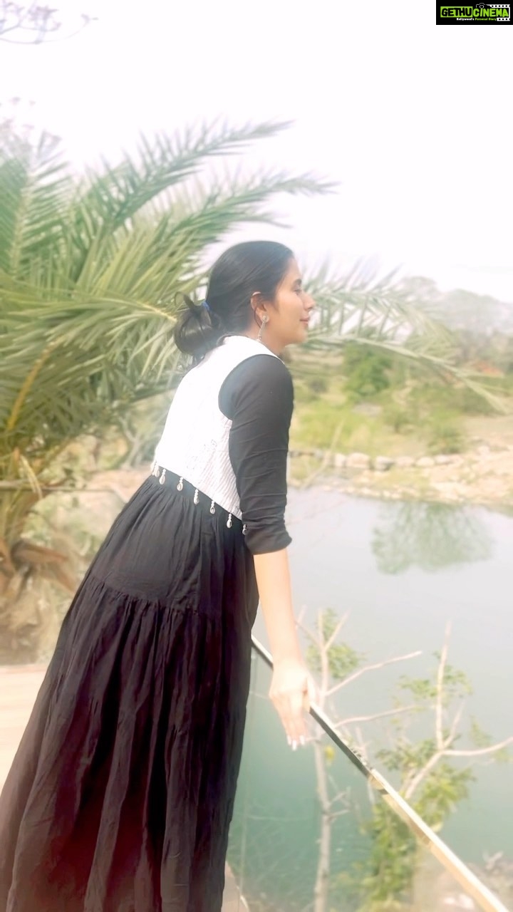 Charu Asopa Instagram - Dukh bhi apne ,sukh bhi apne, main te Bas ye jana ….