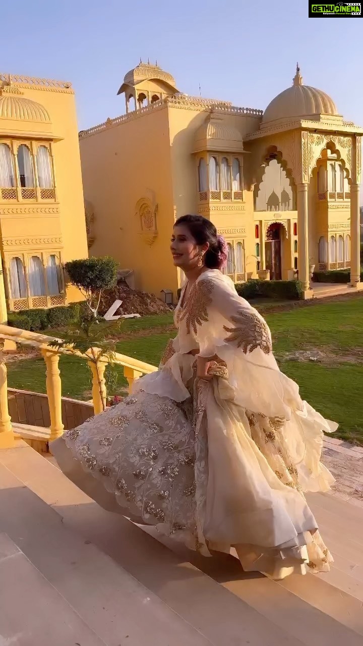 Charu Asopa Instagram - Outfit- @gaba_creation_byanjalisharma Makeup- @jass_makeover06 Photography- @memories_photography._ Jewellery- @vivahbridaljewellery93 Location- @shrilokresort