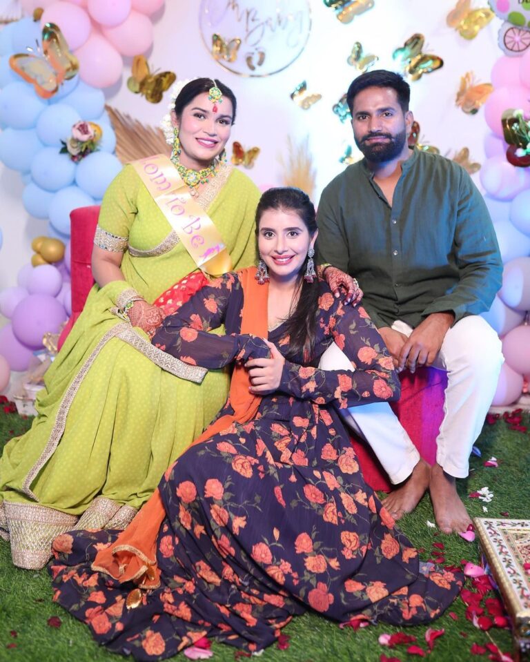Charu Asopa Instagram - Some more pictures from the Godbharayi function ❤️🤗🧿 Clicked by @memories_photography._