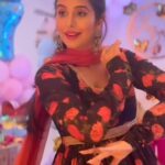 Charu Asopa Instagram - Outfit- @bunaai
