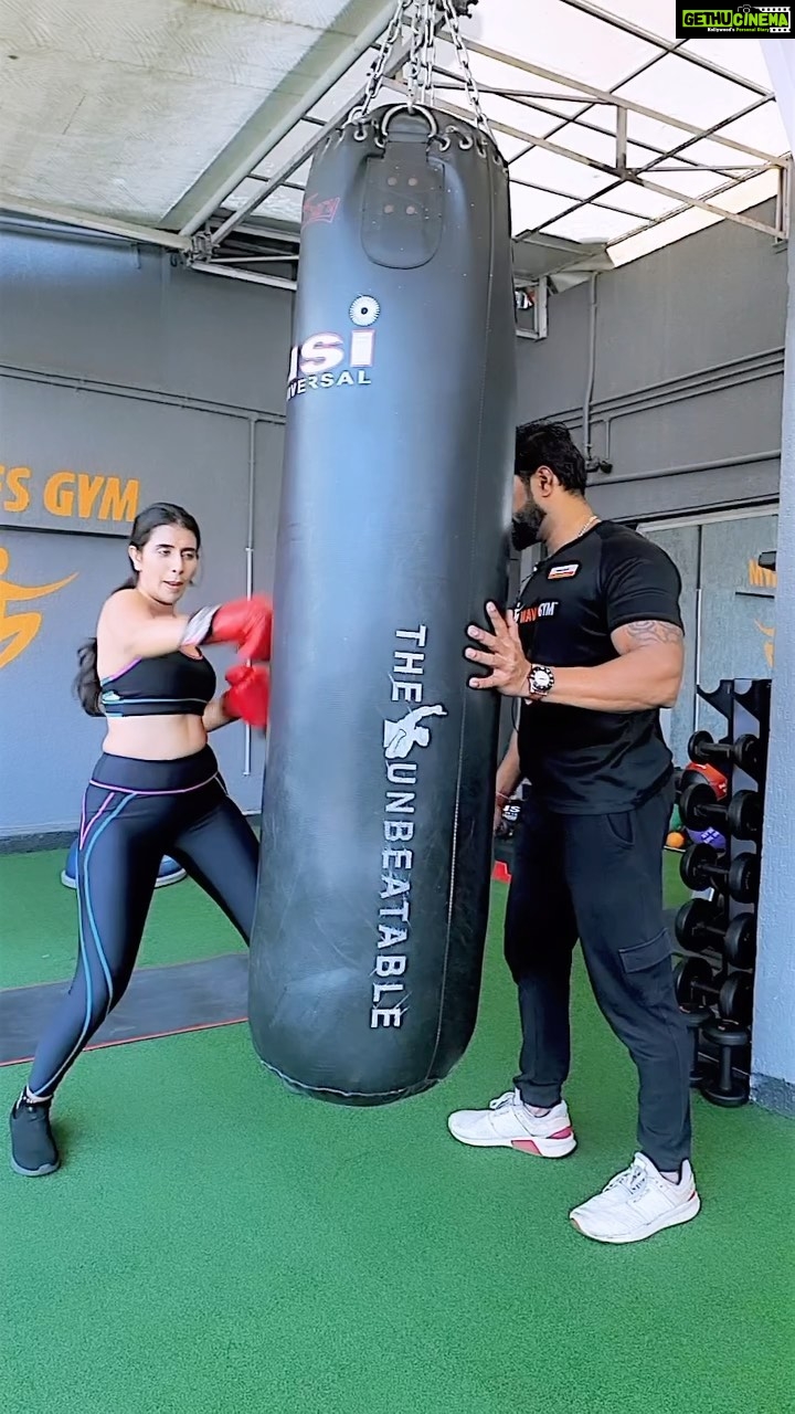 Charu Asopa Instagram - this year is all about getting stronger, pushing boundaries and living your best life, the way you want π get this powerfully built co-ord set from @liveaastey #liveaastey #livesustainable #aasteytribe