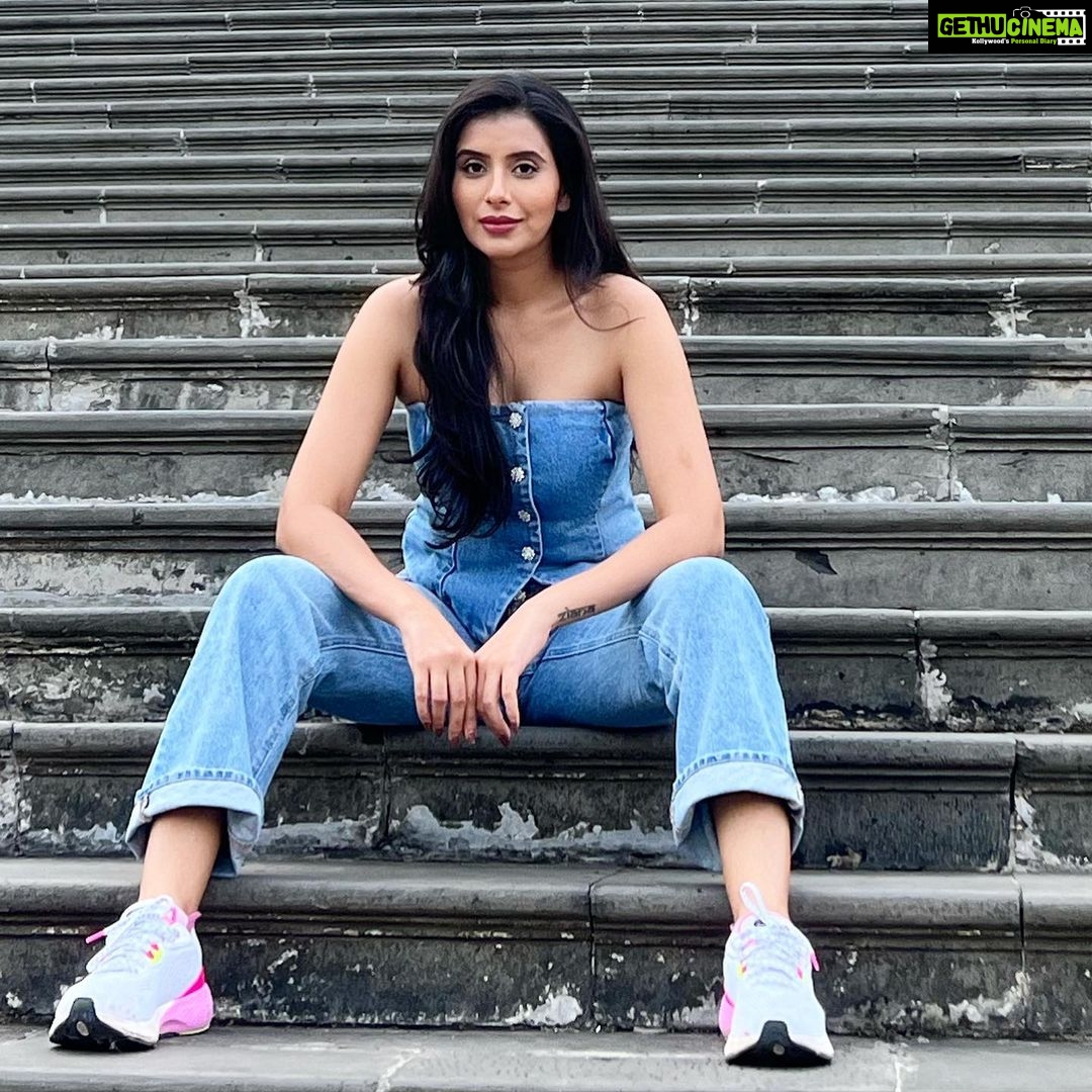 Charu Asopa Instagram - Courage does not always roar. ... 😌 Mumbai - मुंबई