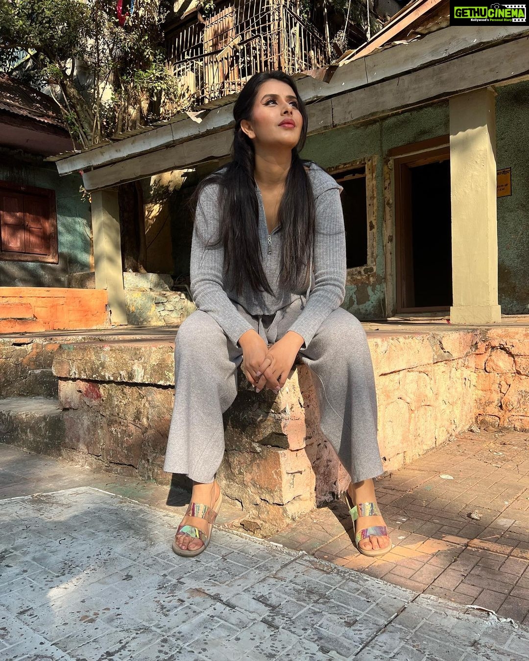 Charu Asopa Instagram - Nothing shakes the smiling heart.❤️
