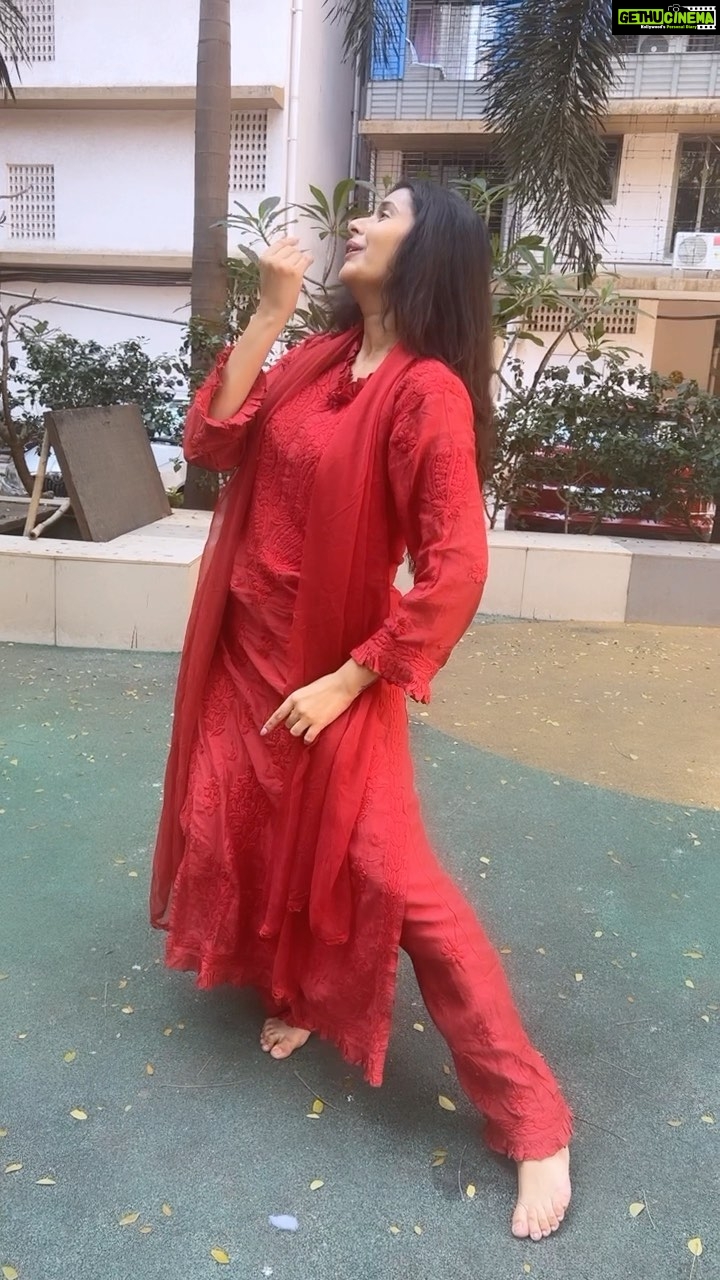 Charu Asopa Instagram - This new year do more of what you love the most💃