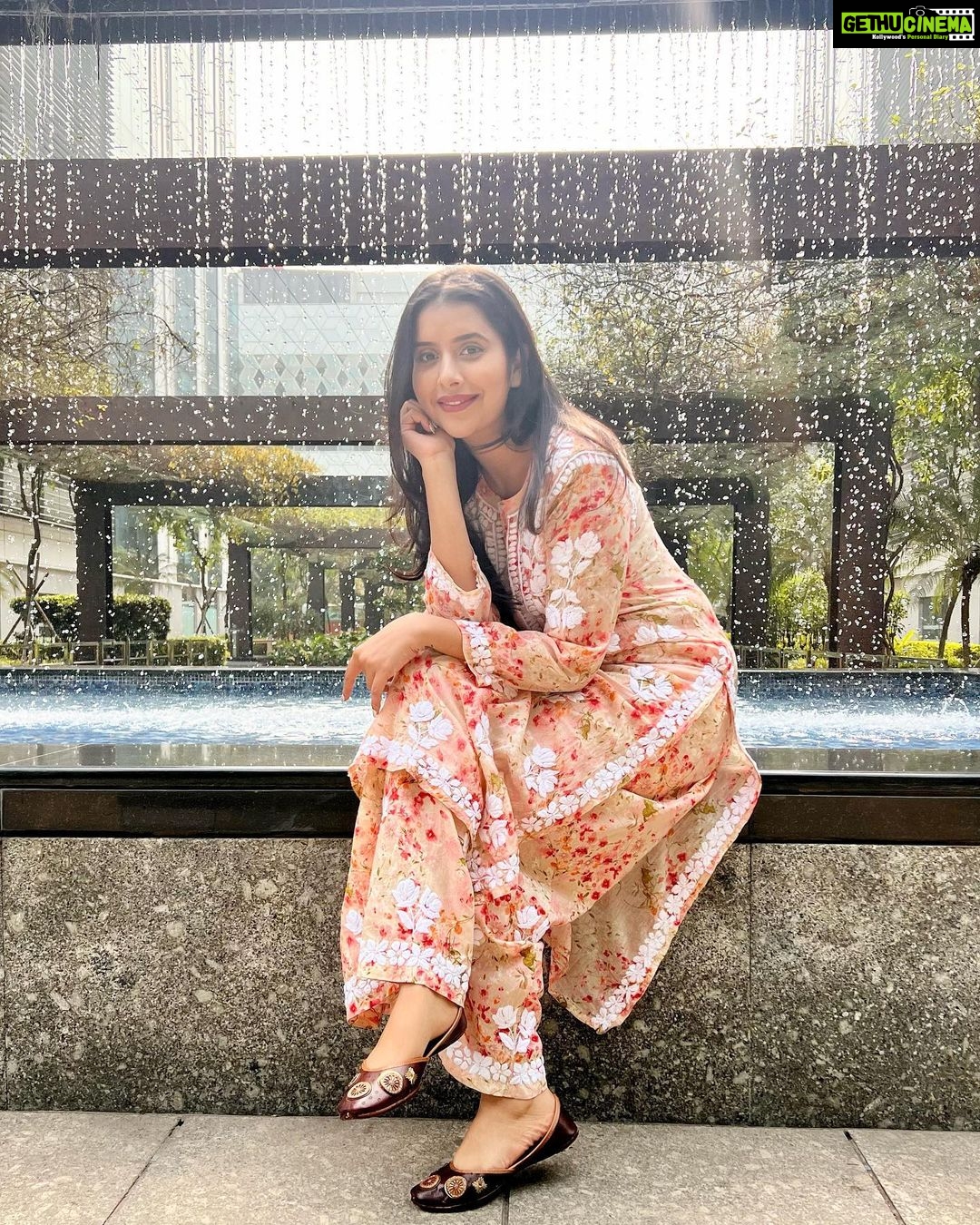 Charu Asopa Instagram - Life is better when you’re smiling.😊