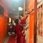 Charu Asopa Instagram - We are starting our new year with the blessing of God🙏❤️👩‍👧