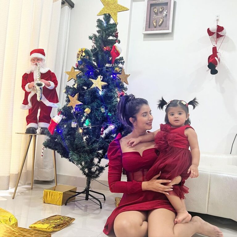 Charu Asopa Instagram - Merry Christmas 🎅