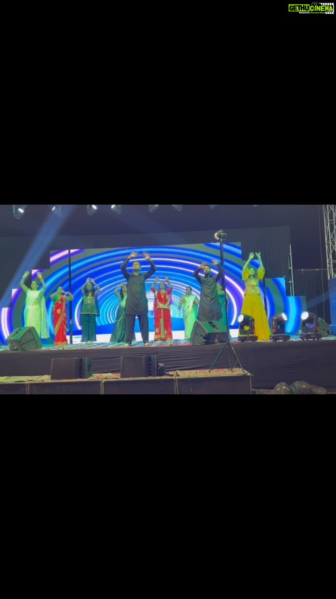 Charu Asopa Instagram - Family performance 😍
