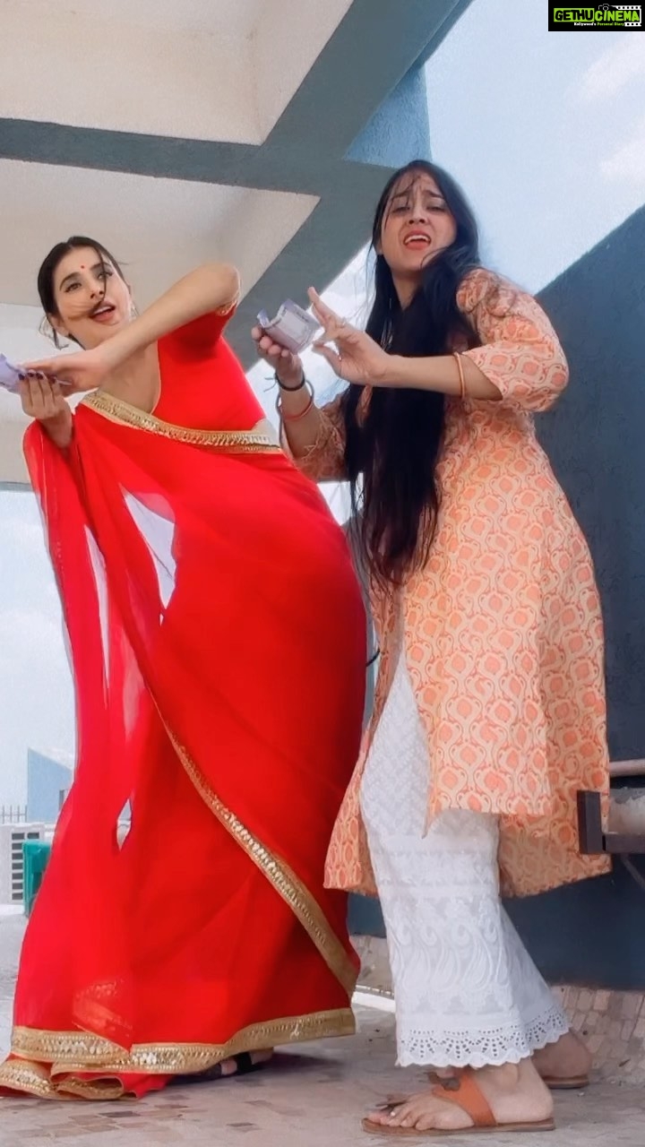 Charu Asopa Instagram - Note chapan ki machine aaj paisa Mila humko 🤪