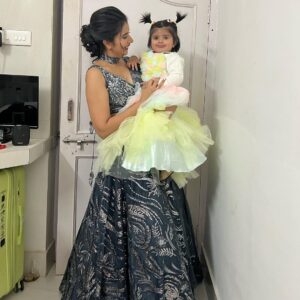 Charu Asopa Instagram - We are ready and so excited for maasi’s wedding. 💃👩‍👧
