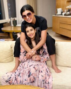 Charu Asopa Instagram - Happy birthday to the most amazing person I know👸🤗😘❤️ 
Happy birthday to the woman who taught me hard work, honesty, and generosity. Thank you for always offering me grace. You're truly the best. Love you didi. ❤️ @sushmitasen47