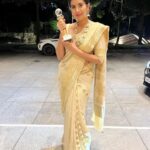 Charu Asopa Instagram - Thank you #nationalgloryaward So today on Ziana’s 11 month bday I got this award of glorified woman of the year 2022 . This one is very special ❤️