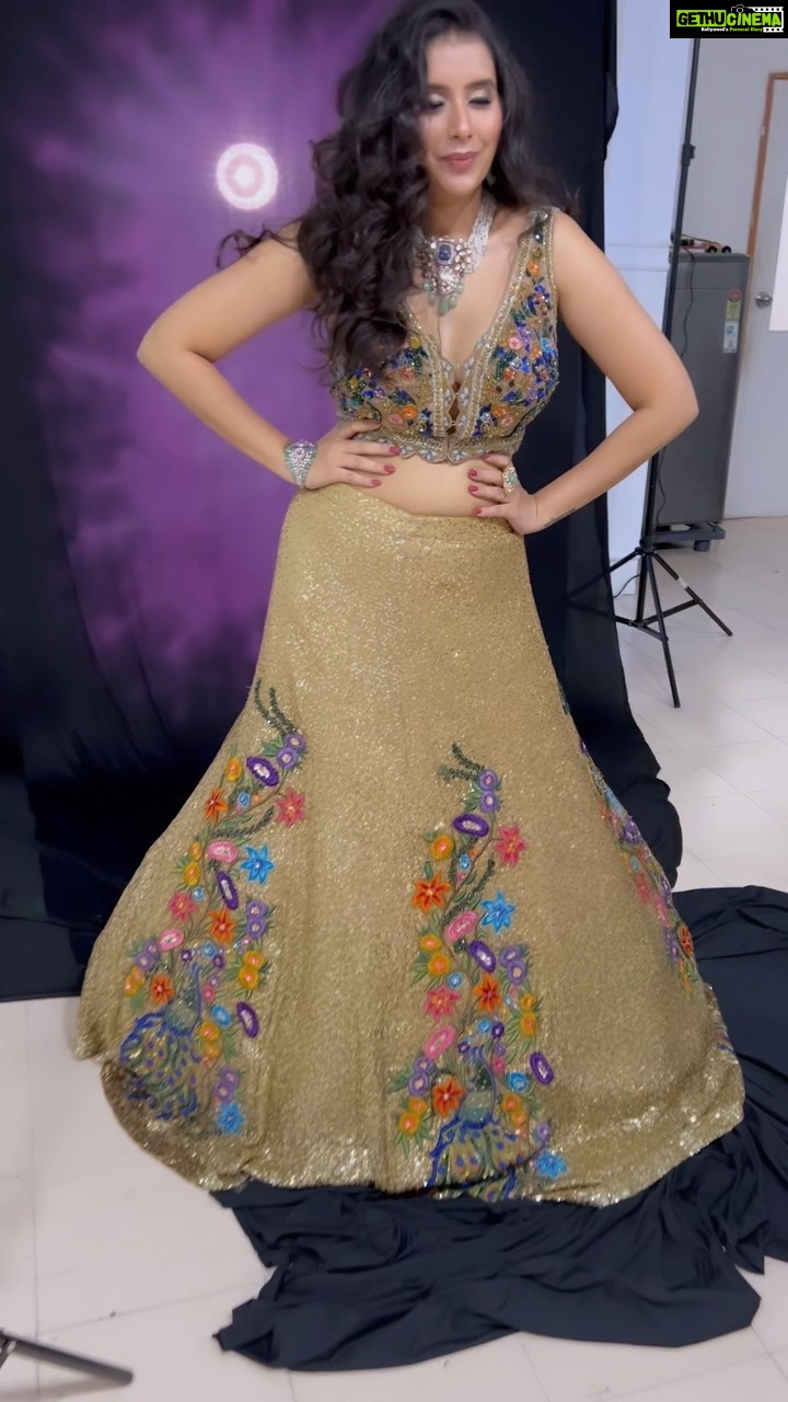 Charu Asopa Instagram - Chali aayi main akeli Bikaner se💃