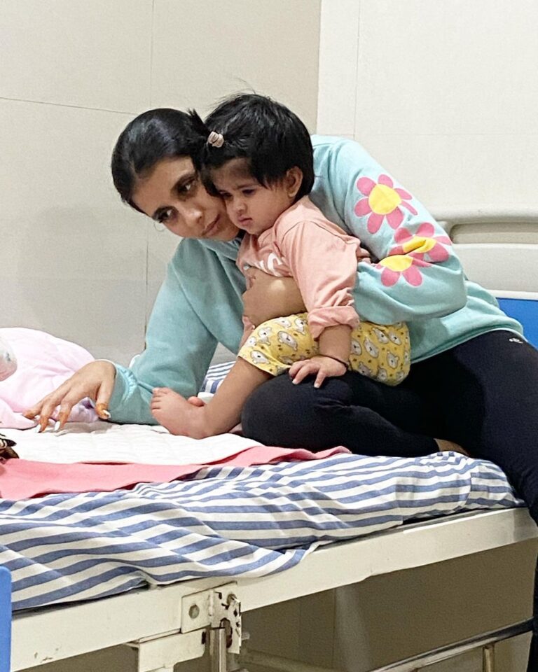 Charu Asopa Instagram - Hi my Instagram family, today after three days myJaan my little Ziana is feeling better. Two days back she diagnosed with dengue and I’m so proud of my little angel . She is my brave bachha. she had a very difficult time last few days but now she is recovering. A big thank you to Sparsh Hospital Bhilwara and Doctor Atul Heda. Thank you to the whole staff of Sparsh Hospital , they are taking really good care of ziana. She is still admitted in the hospital but getting better 🧿. truly doctors are angels🙏❤️🧿 @hedaatul