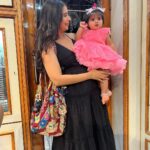 Charu Asopa Instagram - Today we celebrated Ziana’s birthday with nana-nani , mama- mami , masi …. My jaan was looking like a doll today. I just wanna say I love you so much mera bachha u will never ever feel that you are alone coz I ll always be there for you. Thank you for teaching me what unconditional love is. ❤️🤗😘#prebdaycelebrations🎉 Bikaner