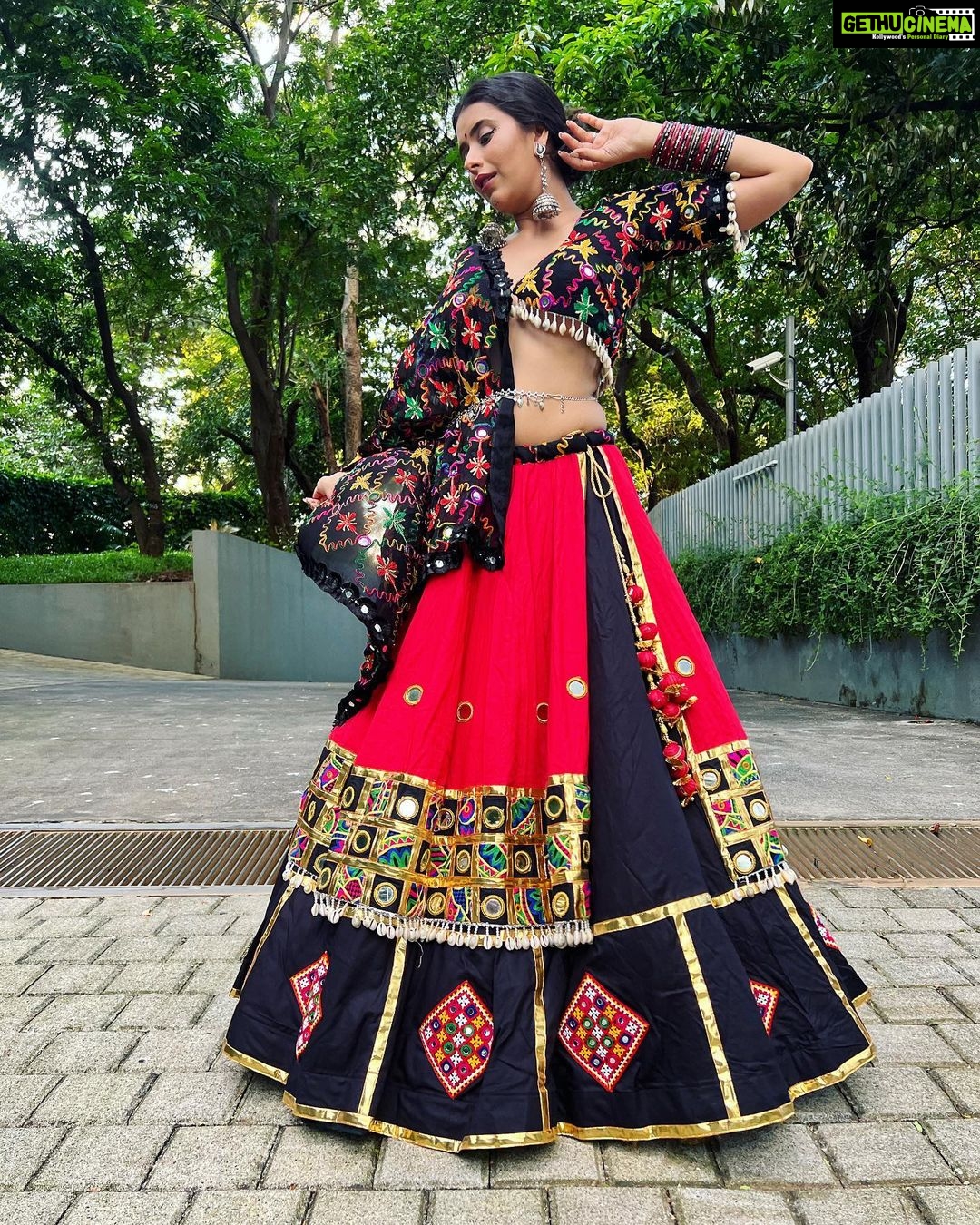 Charu Asopa Instagram - Love this beautiful garba outfit by @gaba_creation_byanjalisharma . Thank you Anjali for making such a beautiful outfit for me. Love you so much ❤️😘🤗