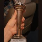 Charu Asopa Instagram - Thank you #nationalgloryaward So today on Ziana’s 11 month bday I got this award of glorified woman of the year 2022 . This one is very special ❤️