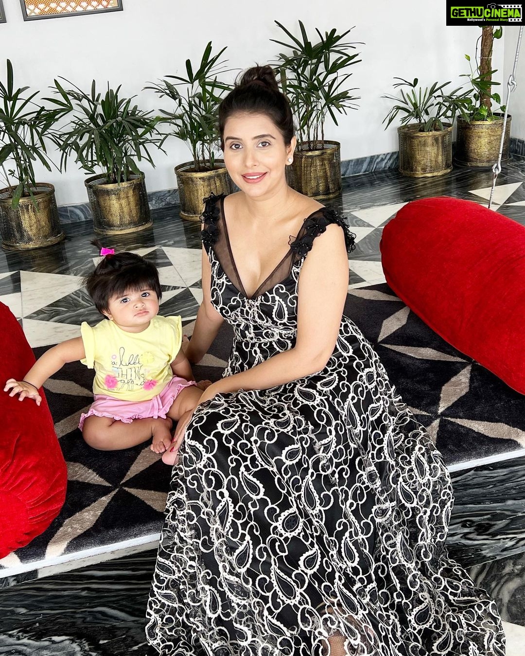 Charu Asopa Instagram - Sometimes when I feel low, I only need to look at you and be reminded that you are my miracle. I love you, my jaan. Happy daughters day my life 😘❤️🤗….