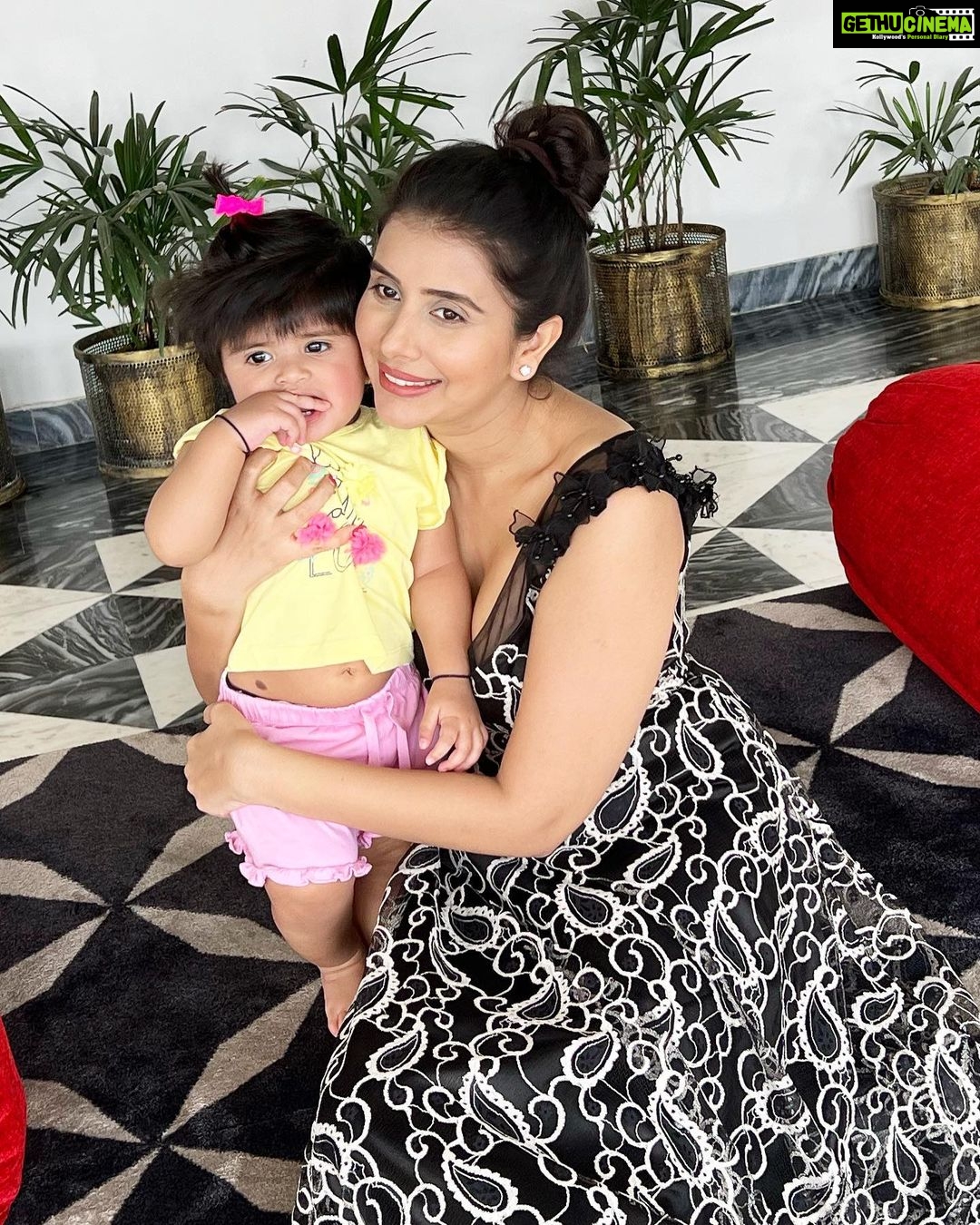 Charu Asopa Instagram - Sometimes when I feel low, I only need to look at you and be reminded that you are my miracle. I love you, my jaan. Happy daughters day my life 😘❤️🤗….