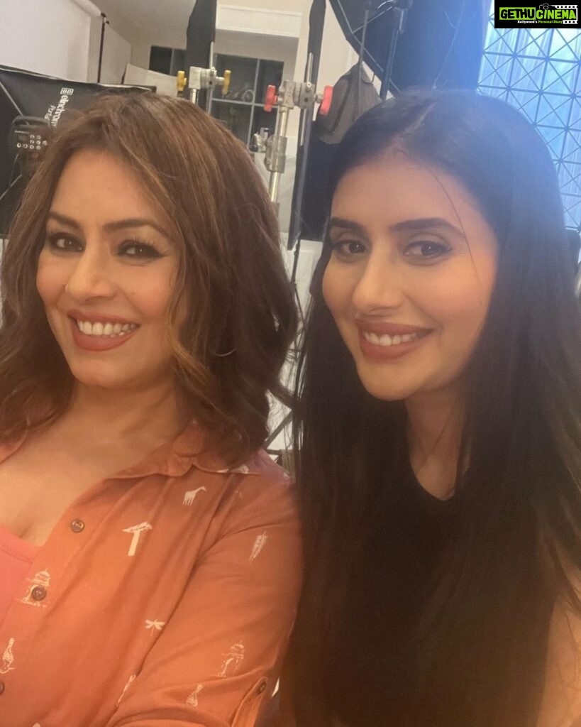 Charu Asopa Instagram - It was an amazing experience shooting with you ma’am. @mahimachaudhry1 you are awesome 😘❤️ Mumbai - मुंबई