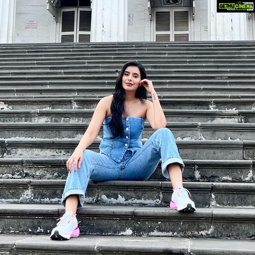 Charu Asopa Instagram - Courage does not always roar. ... 😌 Mumbai - मुंबई
