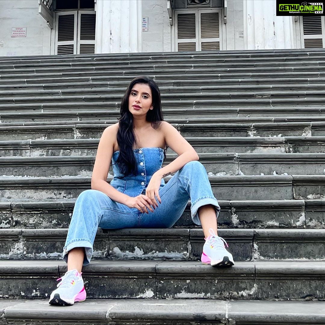 Charu Asopa Instagram - Courage does not always roar. ... 😌 Mumbai - मुंबई