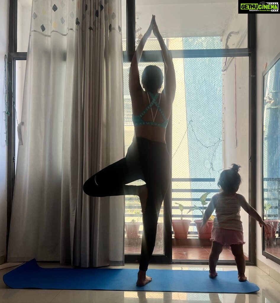 Charu Asopa Instagram - Some pictures from today’s workout from home❤️🧿 Bhilwara