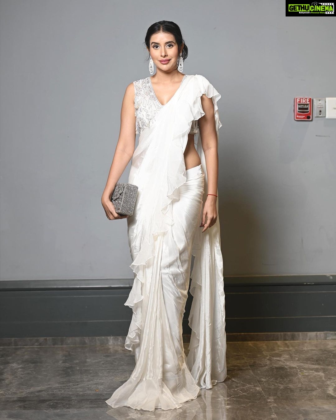 Charu Asopa Instagram - In bliss with white. Mumbai - मुंबई
