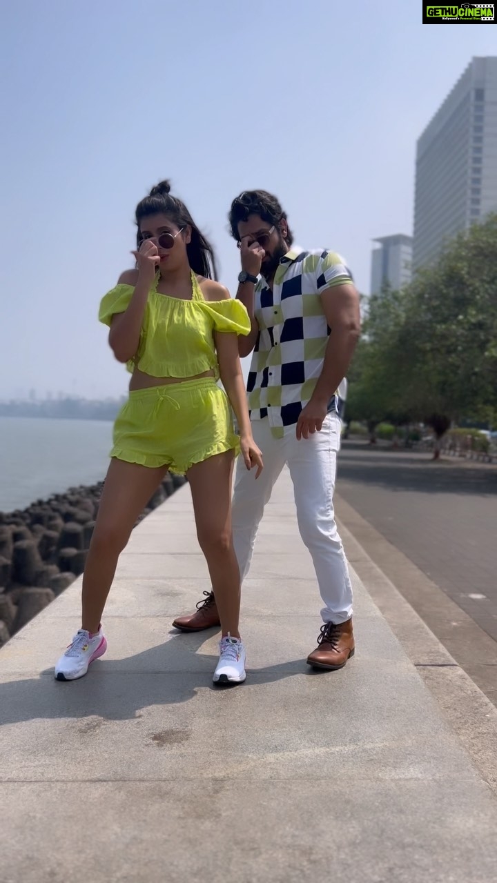 Charu Asopa Instagram - Dance nahi aata toh kya hua , best friend hai mera. Isliye best hai… 😅🤗🧿❤️🤣