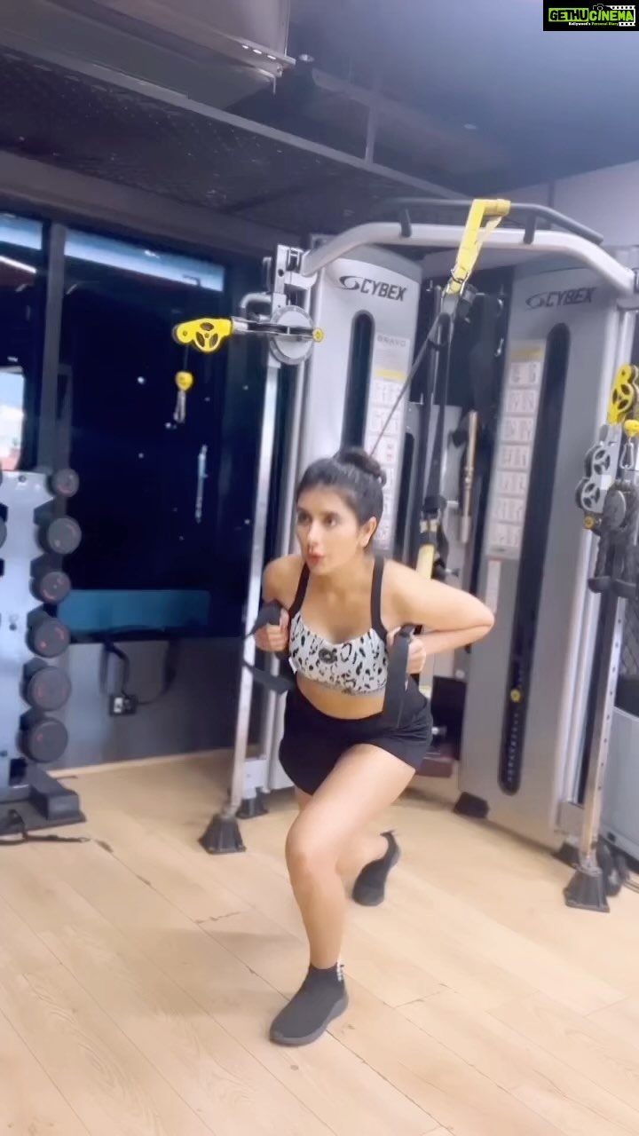 Charu Asopa Instagram - Thank you @nileshjoshi8154 for helping me in this transformation journey.#workoutreels 💪😉