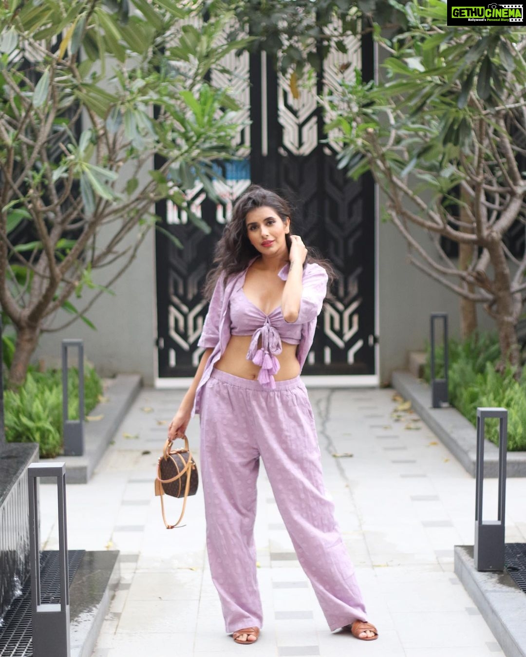 Charu Asopa Instagram - Slow down, and everything you are chasing will come around and catch you😌 Clicked by @ajaypatilphotography Hair - @kanizfatima_hairstylist Outfit- @younglings_india