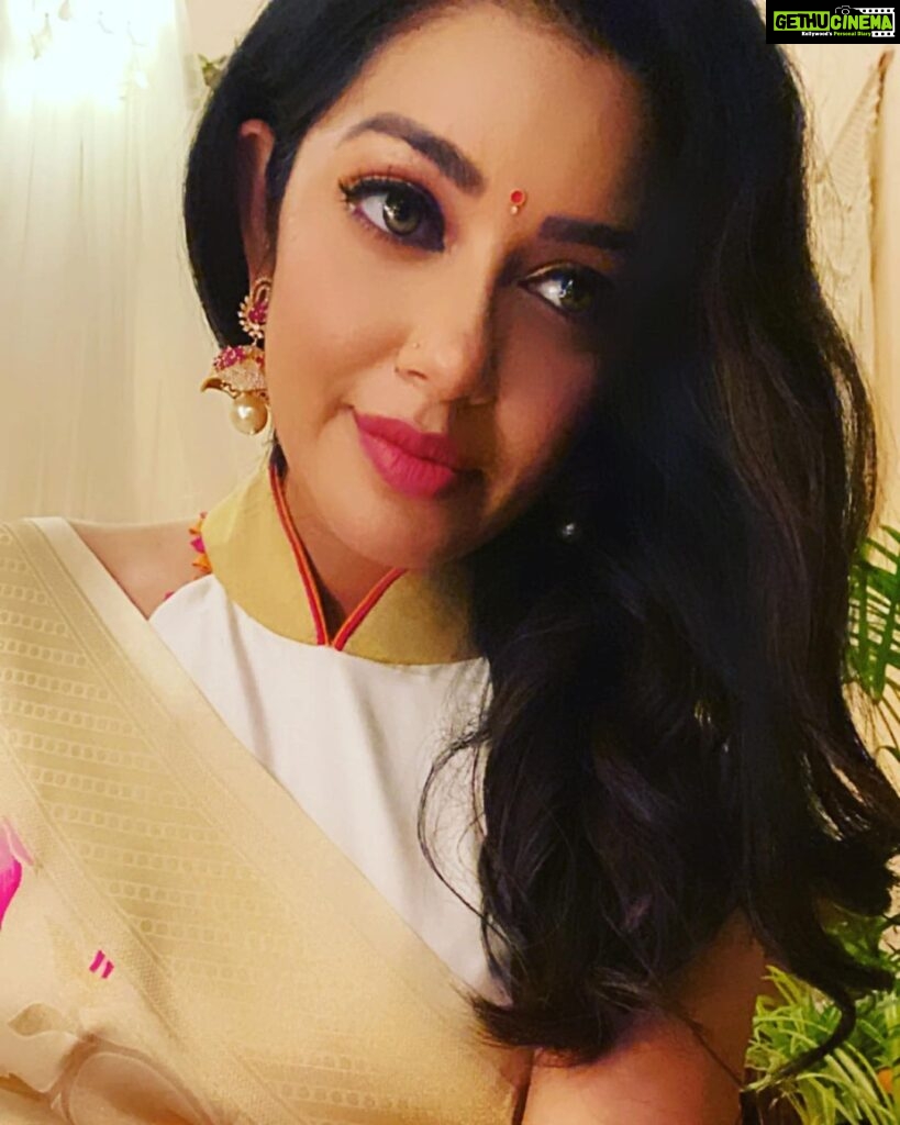 Chaya Singh Instagram - Beauty attracts the eyes but personality captures the heart. Stylish: @nithiyamogli Mua: @seenus_makeover Saree:#neerus #weekendvibes #eventattire #indowestern #stylish #makeuplooks #ootdindia #ootd
