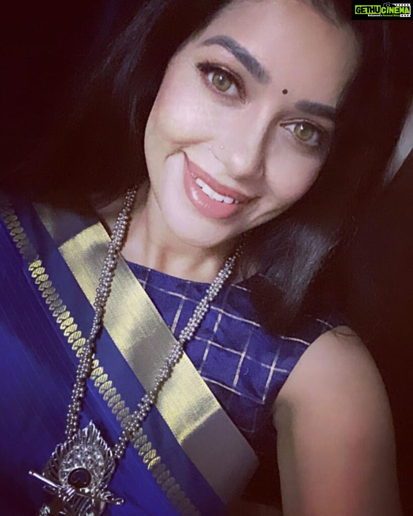 Chaya Singh Instagram - Happy Krishna Janamasthami 💐 Wat a coincidence to receive this beautiful necklace today from @cheapokart thank u guys. #celebration #festivelook #jewellery #ethnicwear #sareelove #ootd #picoftheday