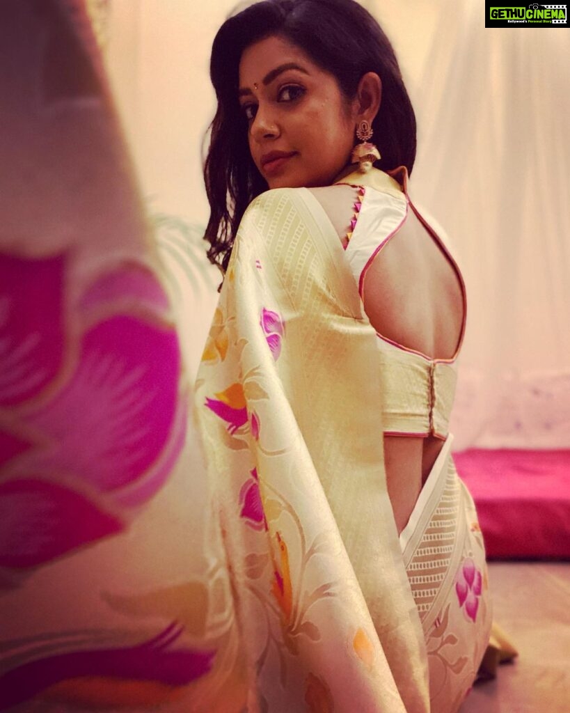 Chaya Singh Instagram - Beauty attracts the eyes but personality captures the heart. Stylish: @nithiyamogli Mua: @seenus_makeover Saree:#neerus #weekendvibes #eventattire #indowestern #stylish #makeuplooks #ootdindia #ootd