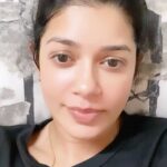 Chaya Singh Instagram - R7 When he is on phone all the time 🙈 #mobileobsession #realcouple #reelcouple #reels #justforfun #myfavmovie #jodhaakbar #hrk #aishwaryarai