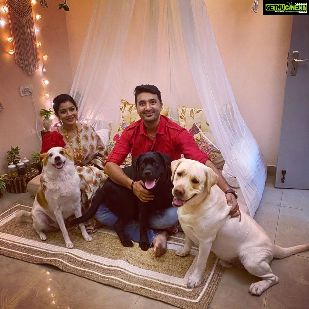Chaya Singh Instagram - My family photo😀 #nationalpetday #petsofinstagram #petparent #doglovers #mybabies #throwback #life