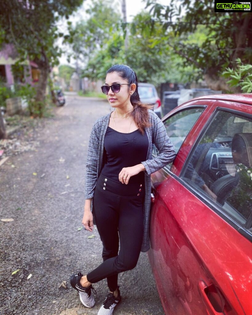 Chaya Singh Instagram - You cannot design the situations in ur life, but u can tailor-make ur attitudes to fit in them. #attitude #style #weekendvibes #chill #quotes #motivational #positivity #ootd #ootdfashion @chayasinghmylife Yelahanka