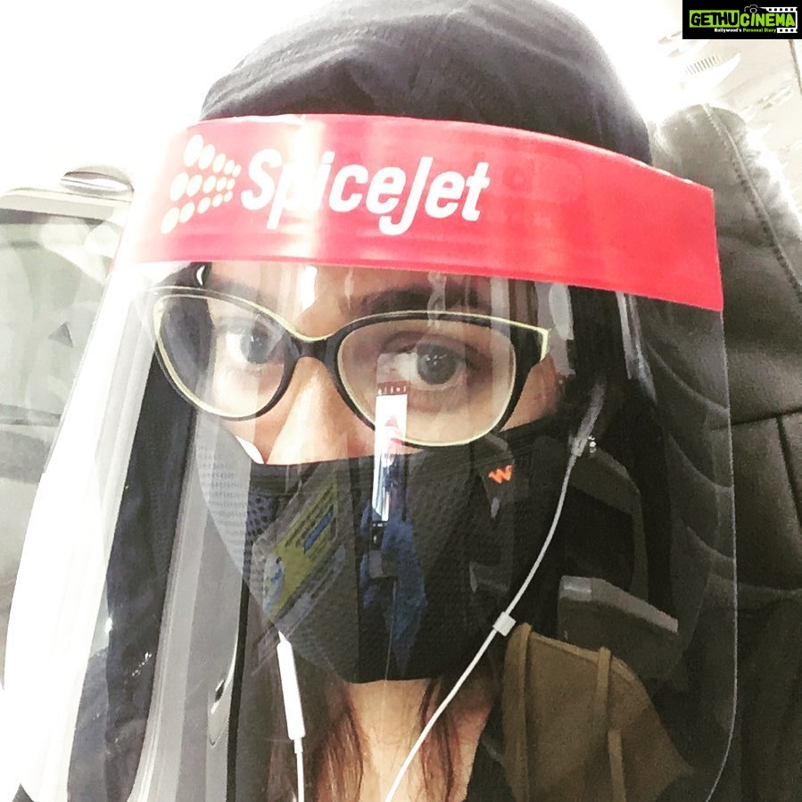 Chaya Singh Instagram - ❌ am not on a mission to save the world by diffusing a bomb.. I AM the ticking 💣 #inflight #chennai #bangalore #worldischanging #bombsquad #spicejet #adventure #scary #covid_19 #stayhome