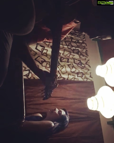 Chaya Singh Instagram - Am so nervous 😥 my first singing attempt... out of bathroom😬 #neeparthaparvai #ilaiyaraja #kamalhaasan #ranimukherjee #ashabhosle #hariharan #couplegoals #quarantine #stayhome #selfentertainment