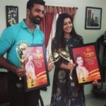 Chaya Singh Instagram - Thank u SunTv 🙏 blessed to be a part of the family #suntv #suntvserial #sociallysun #vikatan #sunkudumbaviruthugal2019 #runserial #onscreen_offscreen_cutecouple