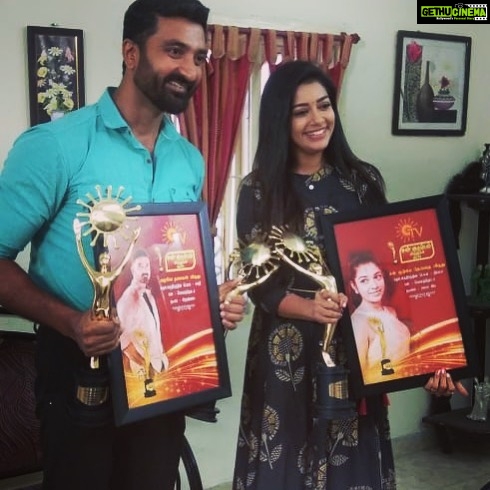 Chaya Singh Instagram - Thank u SunTv 🙏 blessed to be a part of the family #suntv #suntvserial #sociallysun #vikatan #sunkudumbaviruthugal2019 #runserial #onscreen_offscreen_cutecouple