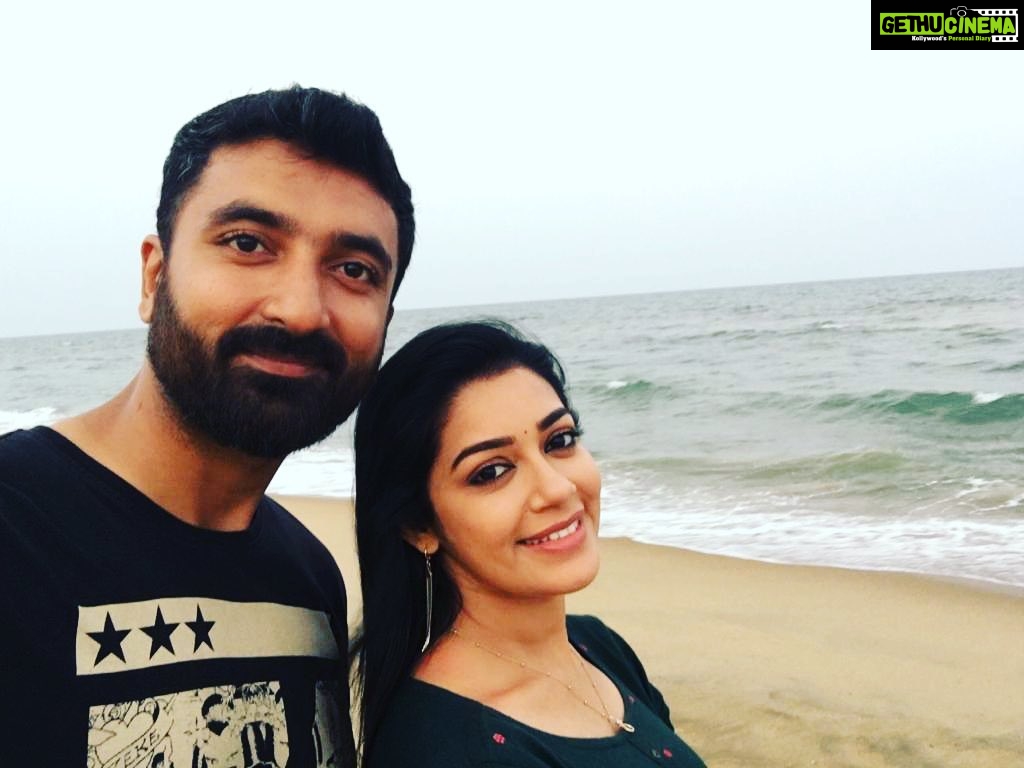 Chaya Singh Instagram - As the water covers the sea, so ur love covers me. #beaches #lovequotes #couplegoals #timetogether #sea #aftershoot #actorslife