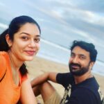 Chaya Singh Instagram - Seizing the fleeting moment❤️ #sunsetphotography #saturdayvibes #happyweekend #meltingsun #couplegoals #beach #togetherforever #loveu