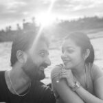 Chaya Singh Instagram - Seizing the fleeting moment❤️ #sunsetphotography #saturdayvibes #happyweekend #meltingsun #couplegoals #beach #togetherforever #loveu