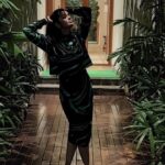 Chaya Singh Instagram - She's got the looks🤩 #shesgotthelook #trendingreels #trendingsongs #catwalk #poolvibes #eveningwalk