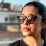 Chaya Singh Instagram - The moon only glows wen kissed by the sun. PC: @arunmanipalani #nofilter #sunsetphotography #quotes#picoftheday #weekendvibes #saturdaymood #glowingskin #loveyourself